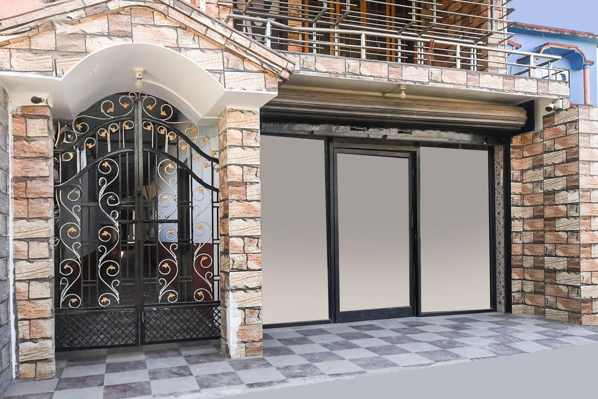 Oyo60656四狐狸套房酒店 Panchanai 外观 照片