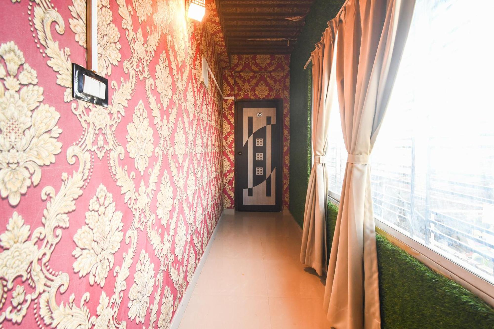 Oyo60656四狐狸套房酒店 Panchanai 外观 照片